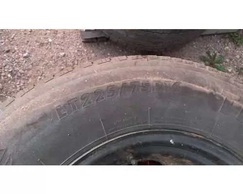 CHEVY MOTOR WHEEL 22.5 X 6.75 Tire and Rim