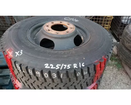 CHEVY MOTOR WHEEL 22.5 X 6.75 Tire and Rim