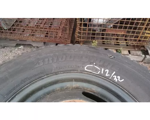 CHEVY MOTOR WHEEL 22.5 X 6.75 Tire and Rim