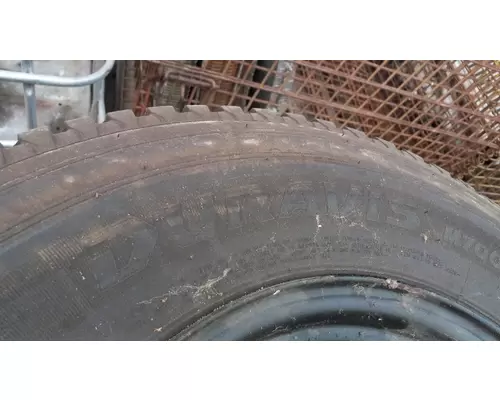 CHEVY MOTOR WHEEL 22.5 X 6.75 Tire and Rim