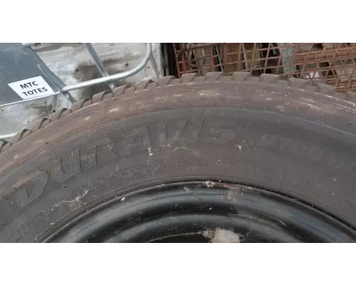 CHEVY MOTOR WHEEL 22.5 X 6.75 Tire and Rim