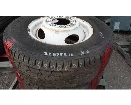 CHEVY MOTOR WHEEL 22.5 X 6.75 Tire and Rim