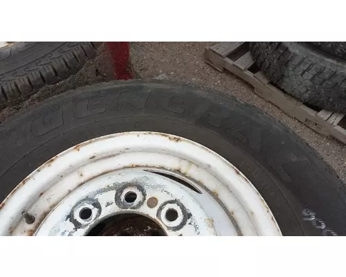 CHEVY MOTOR WHEEL 22.5 X 6.75 Tire and Rim