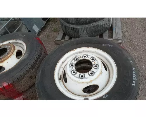 CHEVY MOTOR WHEEL 22.5 X 6.75 Tire and Rim