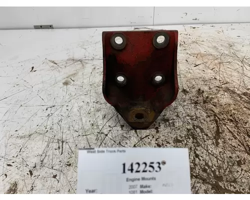 CUMMINS 1664760C5 Engine Mounts