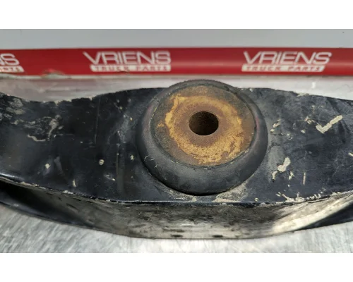 CUMMINS 348 Engine Mounts