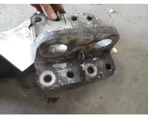 CUMMINS 387 Engine Mounts