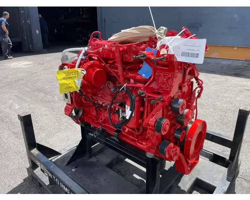 CUMMINS B6.7 Engine Assembly