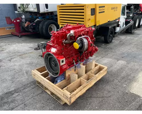 CUMMINS B6.7 Engine Assembly