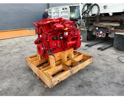 CUMMINS B6.7 Engine Assembly