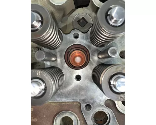 CUMMINS Big Cam III Cylinder Head