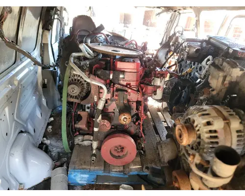 CUMMINS ISB6.7 Cylinder Head