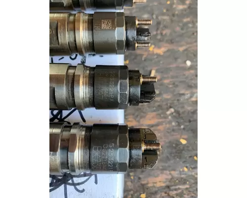 CUMMINS ISB6.7 Fuel Injector