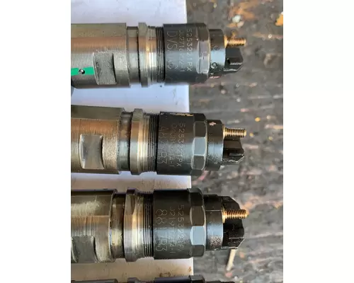 CUMMINS ISB6.7 Fuel Injector