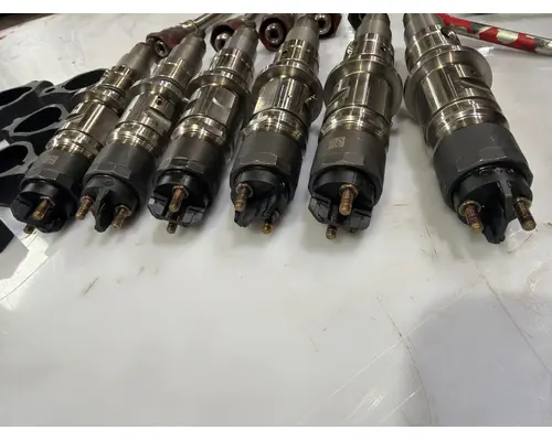 CUMMINS ISB6.7 Fuel Injector