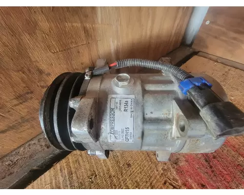 CUMMINS ISC8.3 Air Conditioner Compressor