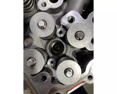 CUMMINS ISL9 Cylinder Head