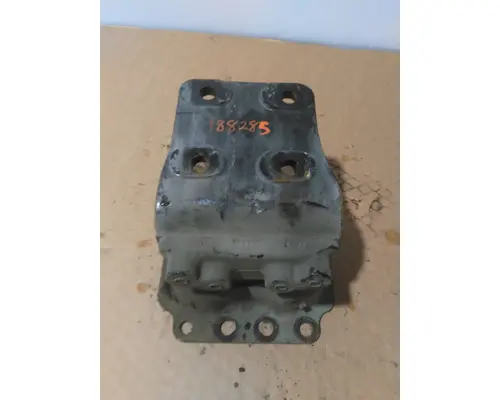 CUMMINS ISX EGR ENGINE MOUNTS, ENGINE (REAR)