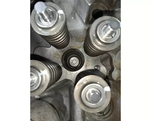 CUMMINS ISX15 Cylinder Head