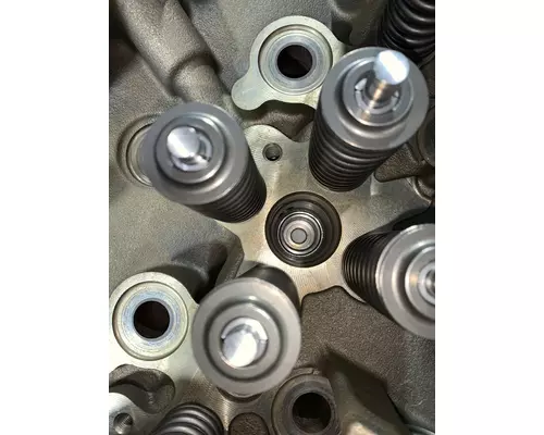 CUMMINS ISX15 Engine Cylinder Head