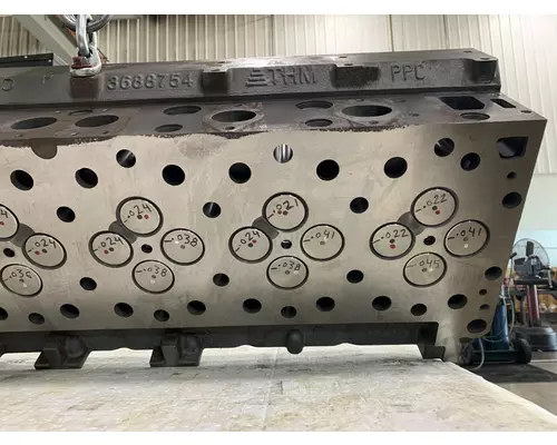 CUMMINS ISX15 Engine Cylinder Head