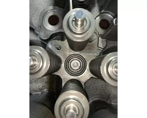 CUMMINS ISX15 Engine Cylinder Head