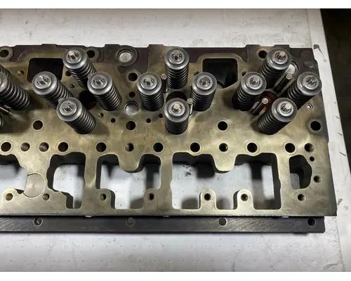 CUMMINS L10 Cylinder Head