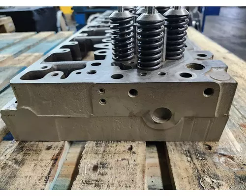 CUMMINS L10 Cylinder Head