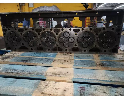 CUMMINS L10 Cylinder Head