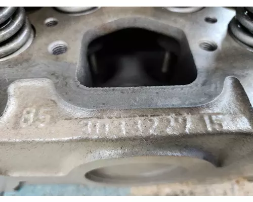 CUMMINS L10 Cylinder Head