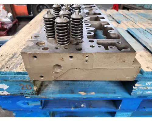 CUMMINS L10 Cylinder Head