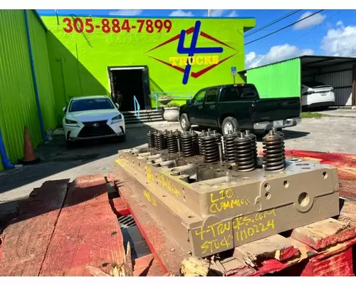 CUMMINS L10 Cylinder Head