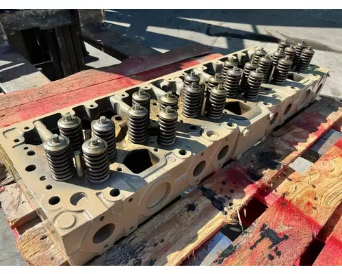 CUMMINS L10 Cylinder Head