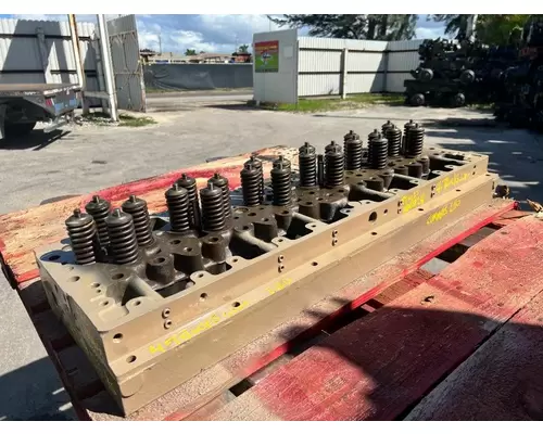 CUMMINS L10 Cylinder Head