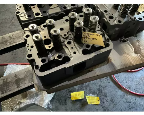 CUMMINS N14 CELECT Cylinder Head