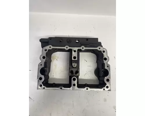 CUMMINS N14 Celect Plus Valve Cover Base