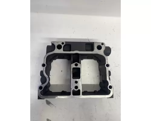 CUMMINS N14 Celect Plus Valve Cover Base