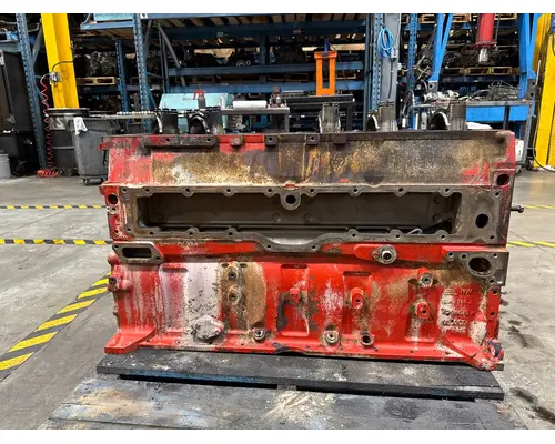 CUMMINS T800 Cylinder Block