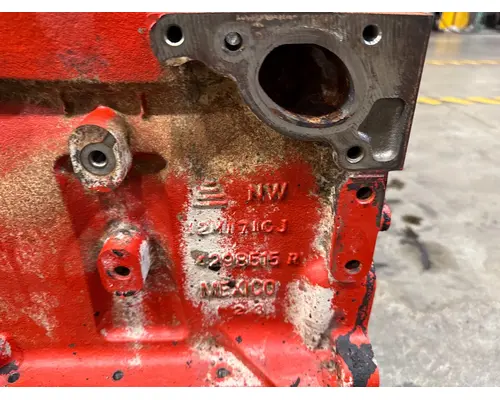 CUMMINS T800 Cylinder Block