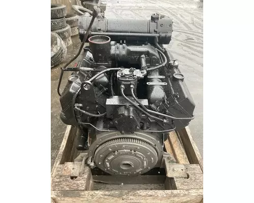 CUMMINS V903 Engine