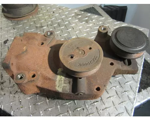 CUMMINS VNL Water Pump