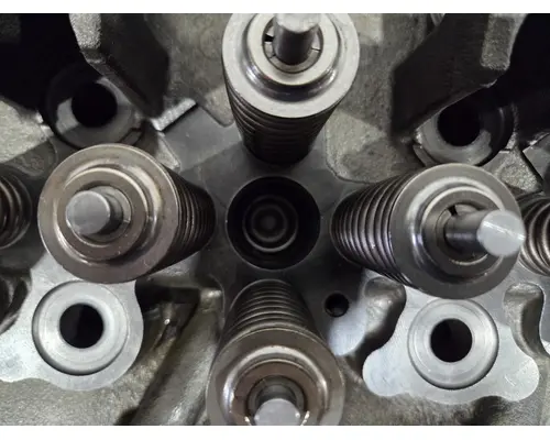 CUMMINS X15 Cylinder Head