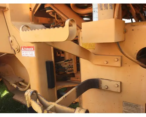 Case 621B Equip Step