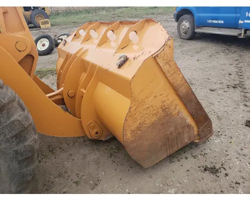 Case 621B Equipment (Mounted)