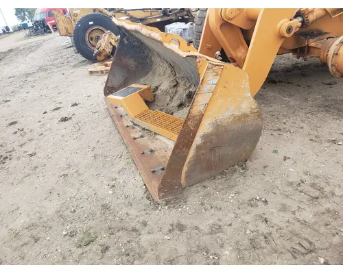 Case 621B Equipment (Mounted)