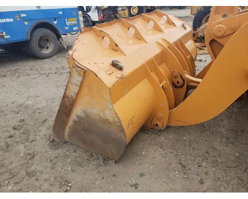 Case 621B Equipment (Mounted)