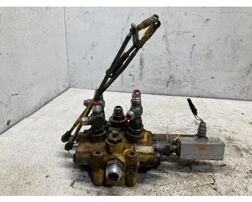 Case 680E Equip Hydraulic Valve