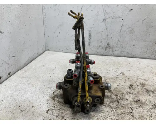 Case 680E Equip Hydraulic Valve