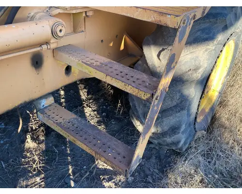 Case 680E Equip Step