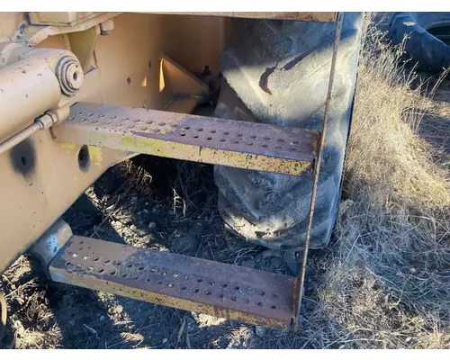 Case 680E Equip Step